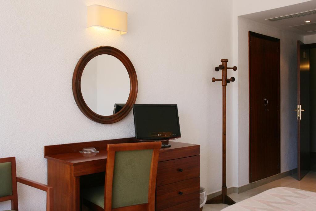 Hotel La Nina Cala Millor  Ruang foto