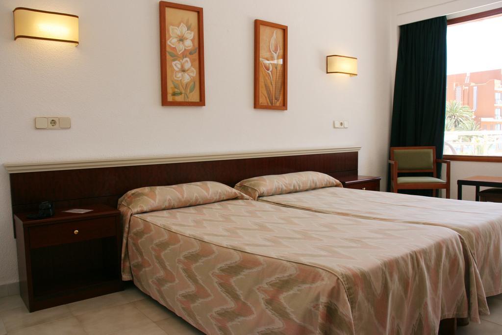 Hotel La Nina Cala Millor  Ruang foto